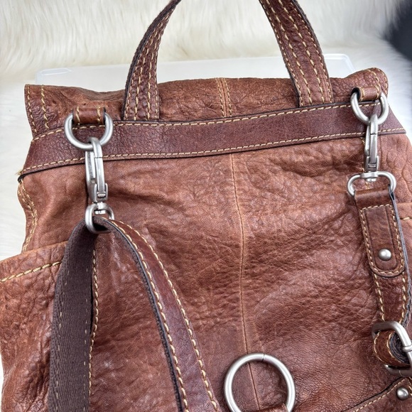 FOSSIL BROWN LEATHER IT CAN BE USED AS SHOULDER/BACKPACK - Picture 2 of 16